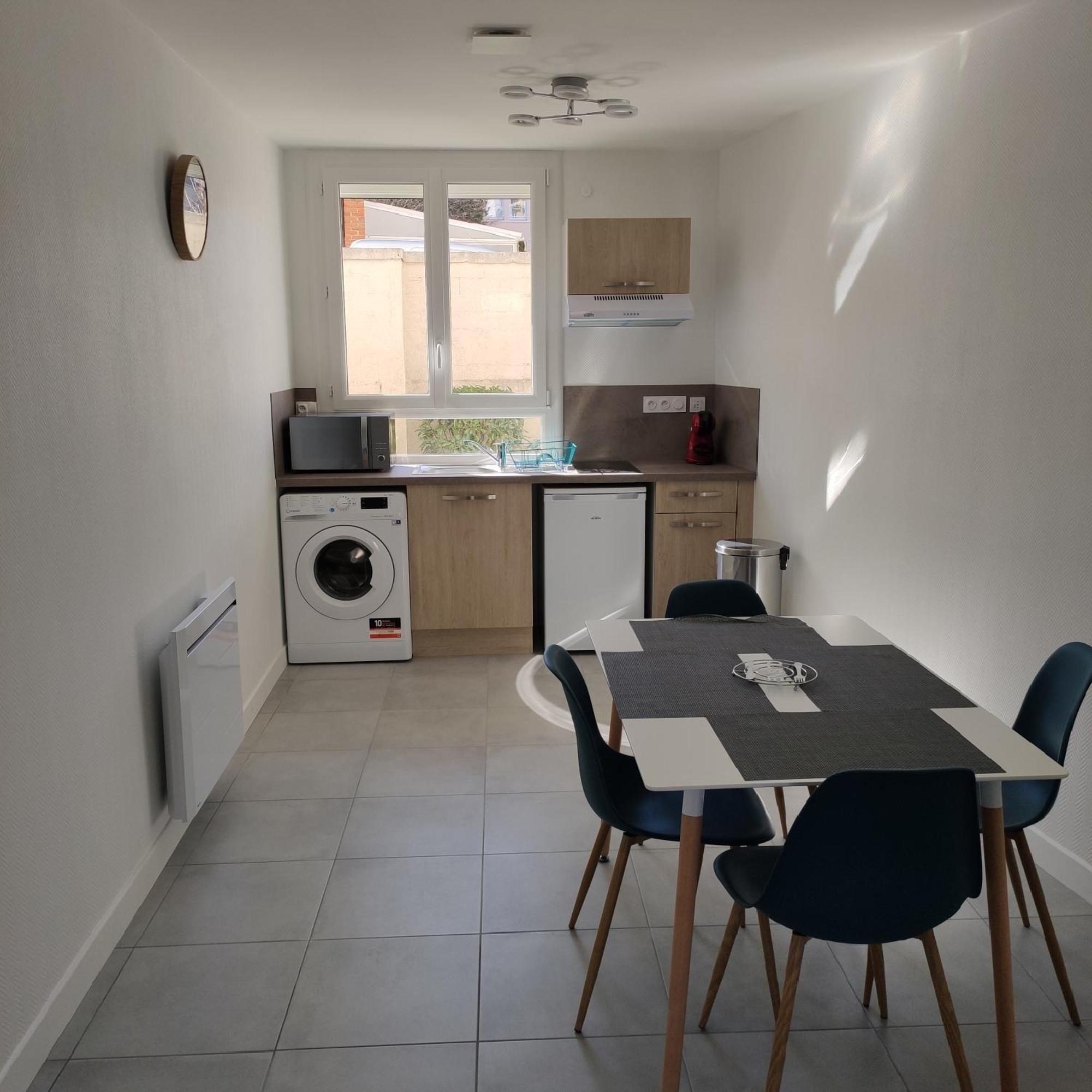 Appartement Cosy Avec Place De Parking Privee Le Mans Luaran gambar